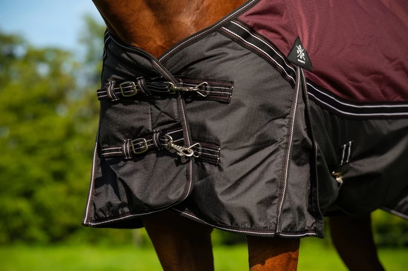 DKR Sports Rain Rug Turnout Luxe 150grs 2 DKR Sports Rain Rug Turnout Luxe 150grs - Image 2